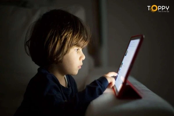 Ánh sáng xanh từ thiết bị công nghệ gây mất tập trung ở trẻ