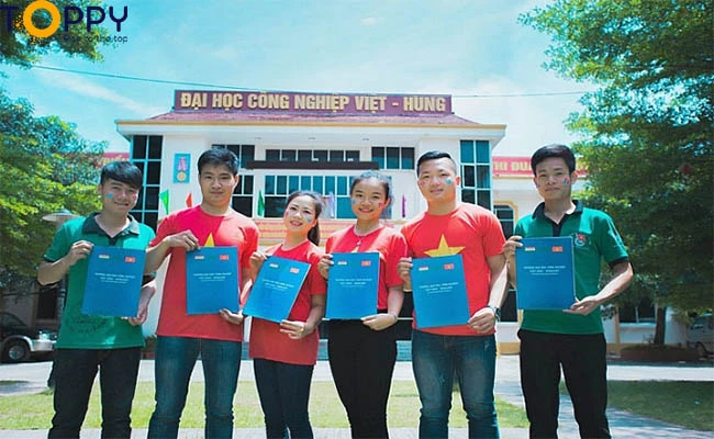 Sinh viên trường Đại học Công nghiệp Việt Hung