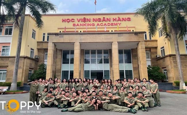 Sinh viên học viện Ngân hàng học quân sự