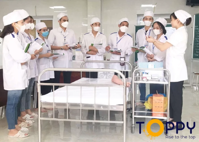 Sinh viên trường Y tế Thái Nguyên tham gia thực hành trong quá trình học tập